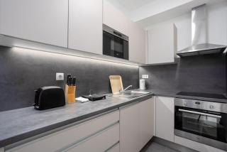 NewAtrium Residence with FREE PARKING and AC - 7