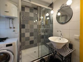 Downtown Cozy Apartment - 5