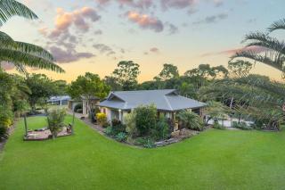 Spacious Family Retreat with Pool - - 9