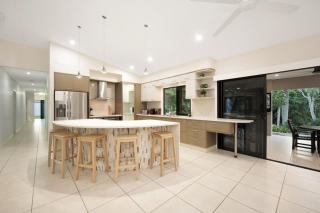Spacious Family Retreat with Pool - - 8