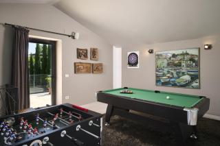 Residence Monte near Umag for 10 people with heated infinity pool, spa & play room - - 2