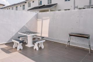 Spacious 4-Bedroom Family Home Near Senai JB - Kampung Seelung - 1