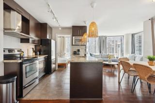 Spacious 4BR Waterview Condo with Pool near Rogers Arena for 9 - Vancouver - 6
