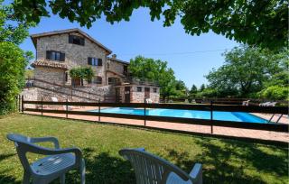 Lovely Apartment In Montemonaco - 1