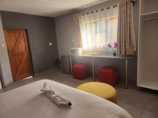 Elegant Boutique Guest House - Mzinti - 2