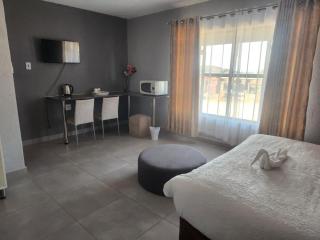 Elegant Boutique Guest House - Mzinti - 1