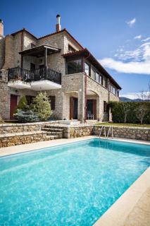 Stone Villa Retreat with Private Pool in Arachova - Arachova - 9