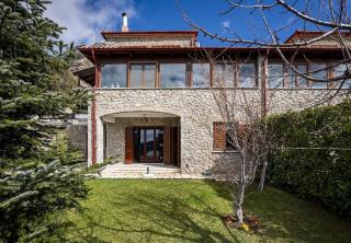 Stone Villa Retreat with Private Pool in Arachova - Arachova - 8