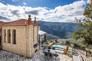 Stone Villa Retreat with Private Pool in Arachova - Arachova - 0
