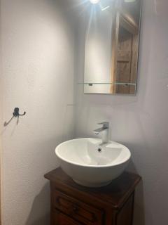 Apartament w Zabytkowej Stajni nad Jeziorem z Dostępem do Parku i Sąsiedztwem XIX wiecznego Dworku Modrzewiowego - Szteklin - 4