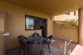 Home2Book Tranquil Oasis Apt, Pool & Terrace - 4