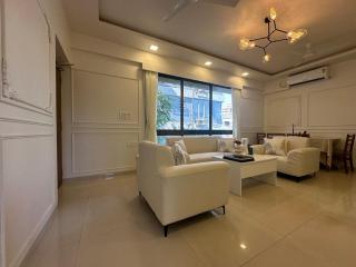 Plush Bandra West - Opulent 3BHK Apartment and Study - 0