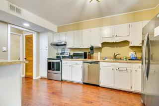 2 Mi to High Point University Townhome with Patio - High Point - 1