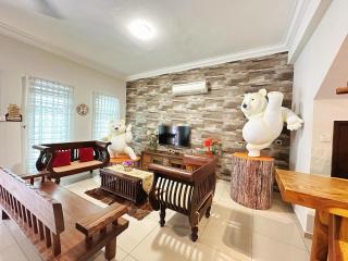 Wood Theme Home / town centre / 18pax - Malacca - 9