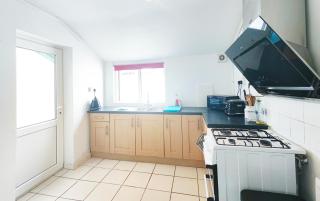 Frugal 2 bed mid-terrace guest house - Radipole - 7