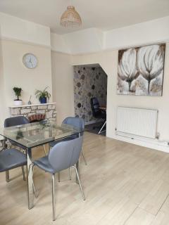 Frugal 2 bed mid-terrace guest house - Radipole - 8