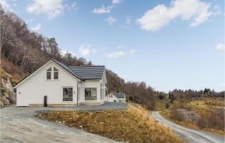 4 Bedroom Amazing Home In Skånevik - Skånevik - 4