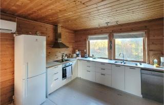 Amazing Home In Hatlestrand With Wifi - 5