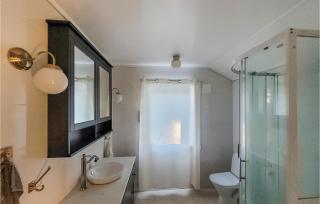 Amazing Home In Hatlestrand With Wifi - 1