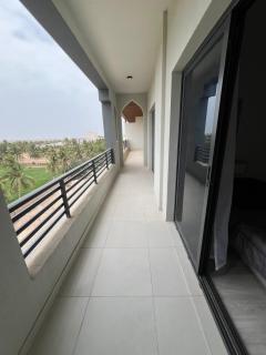 Murooj AlZain 3BR Modern Apt with private Rooftop - Daḩārīz - 9