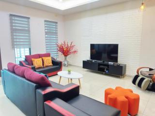 Modern Home/ 5 min Jonker/walking Mahkota Mall & hospital/ 24 pax 7R6B/ Mlk Town - Malacca - 0