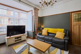 Cromwell House, Sleeps 8, Central Location - Filey - 6