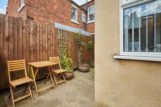 Cromwell House, Sleeps 8, Central Location - Filey - 4