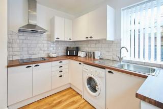Cromwell House, Sleeps 8, Central Location - Filey - 3