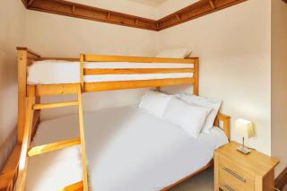 Cromwell House, Sleeps 8, Central Location - Filey - 2