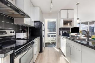 Cityview Condo with Pool and Workspace near Rogers Arena for 7 - Vancouver - 8
