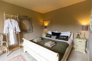 The Manners Sleeps 20 Private Bar Dining - Croxton Kerrial - 2