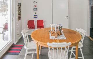 Cozy Home In Steninge With Wifi - Steninge - 2