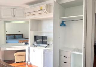 Trinity Classic 3BR Apartment Central Location - 4