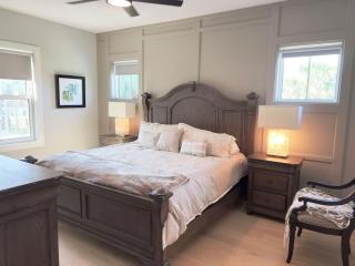 573) 3 bedroom overlooking the water - 1