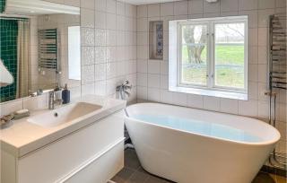 5 Bedroom Awesome Home In Simrishamn - Simrishamn - 2