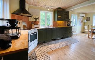 Awesome Home In Lidhult With Lake View - Lidhult - 1