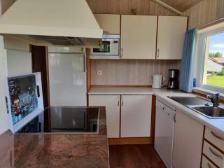 6 Personen Ferienhaus in 1. Reihe zum See mit Kanu und herrlichem Seeblick, Sauna, Whirlpool, Kaminofen, Klimaanlage und E-Tankstelle am Haus in Otterndorf - Otterndorf - 9
