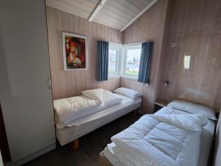 6 Personen Ferienhaus in 1. Reihe zum See mit Kanu und herrlichem Seeblick, Sauna, Whirlpool, Kaminofen, Klimaanlage und E-Tankstelle am Haus in Otterndorf - 6