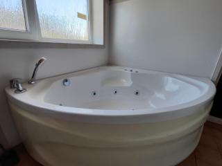 6 Personen Ferienhaus in 1. Reihe zum See mit Kanu und herrlichem Seeblick, Sauna, Whirlpool, Kaminofen, Klimaanlage und E-Tankstelle am Haus in Otterndorf - Otterndorf - 5