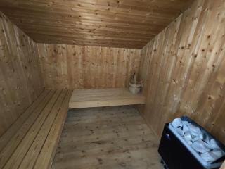 6 Personen Ferienhaus in 1. Reihe zum See mit Kanu und herrlichem Seeblick, Sauna, Whirlpool, Kaminofen, Klimaanlage und E-Tankstelle am Haus in Otterndorf - 2