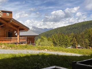Au pied des remontées mécaniques - La Plagne Tarentaise - 1