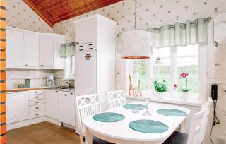 2 Bedroom Cozy Home In Lyrestad - Lyrestad - 1