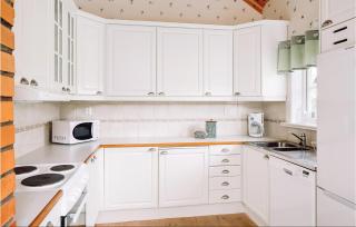 2 Bedroom Cozy Home In Lyrestad - Lyrestad - 2