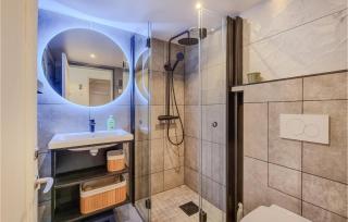 Beautiful Apartment In Bohus-Malmön - 6