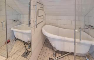 Awesome Apartment In Bohus-Malmön - Bohus-Malmön - 4