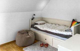 Lovely Home In Täby With Wifi - Täby - 2