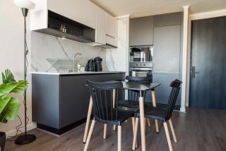 Metro Chill Cozy 1BR w Pool BBQ Near Irarrazabal - Santiago - 8