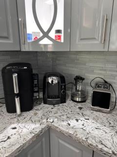 Walk-out Basement Apartment with Private Entrance - Brampton - 8