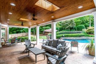 Impressive Luxurious Rental with Pool and Game Space in NC - Charlotte - 9