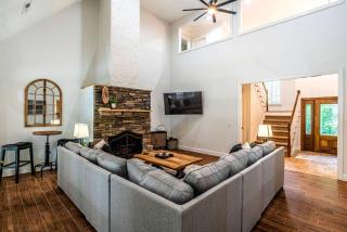 Impressive Luxurious Rental with Pool and Game Space in NC - Charlotte - 2